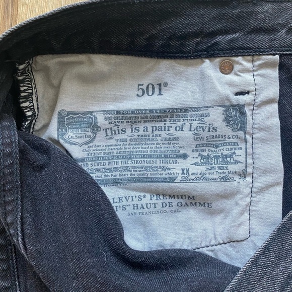 Revolve Levi’s 501 Size 32 black destroyed fray hem denim jeans shorts - Picture 13 of 16